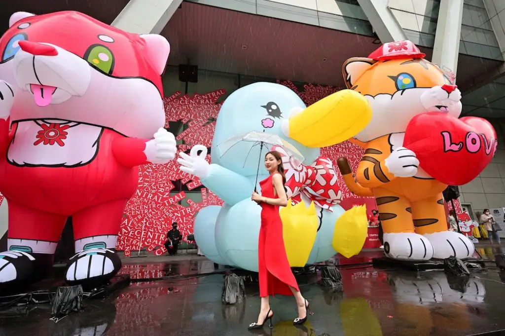 "ห้างเซ็นทรัล" เซอร์ไพรส์ครั้งใหญ่ฉลอง 75 ปีแท็กทีมครีเอเตอร์ชื่อดังเนรมิต "CENTRAL X YUREE" พร้อมยกขบวนสร้างรอยยิ้มทั่วไทย ตลาดอุตสาหกรรมไทย นวัตกรรมอุตสาหกรรมไทย พัฒนาอุตสาหกรรมไทยให้ก้าวหน้า คาแรกเตอร์ 3 สหายสุดคิ้วท์ 04