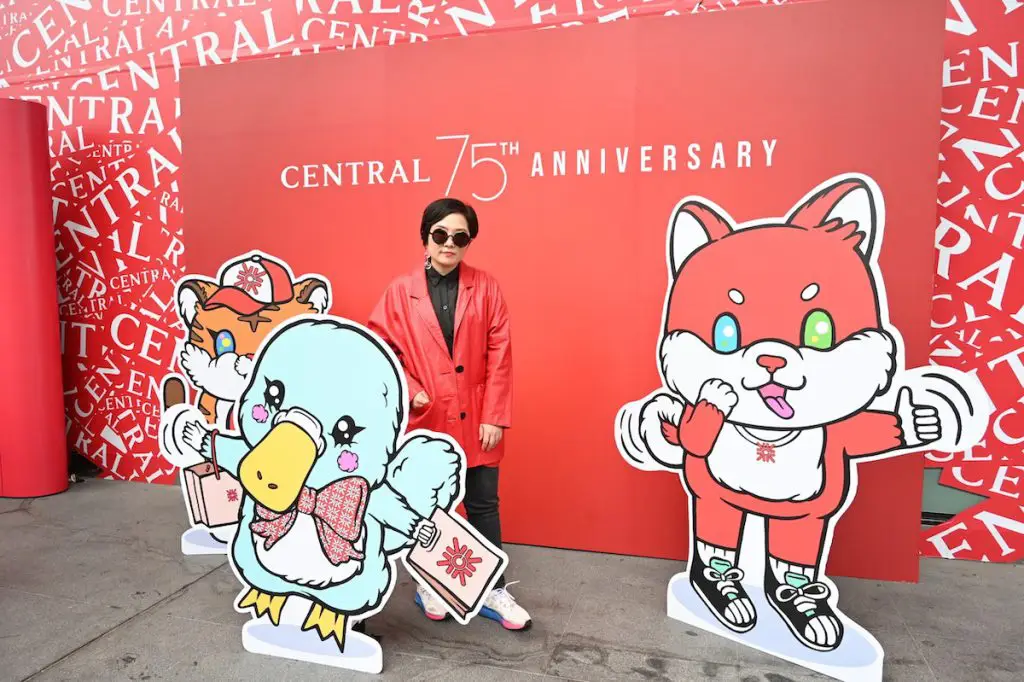 "ห้างเซ็นทรัล" เซอร์ไพรส์ครั้งใหญ่ฉลอง 75 ปีแท็กทีมครีเอเตอร์ชื่อดังเนรมิต "CENTRAL X YUREE" พร้อมยกขบวนสร้างรอยยิ้มทั่วไทย ตลาดอุตสาหกรรมไทย นวัตกรรมอุตสาหกรรมไทย พัฒนาอุตสาหกรรมไทยให้ก้าวหน้า คาแรกเตอร์ 3 สหายสุดคิ้วท์ ผลงานคอลแลบกับศิลปินชื่อดัง Yuree ยุรี เกนสาคู